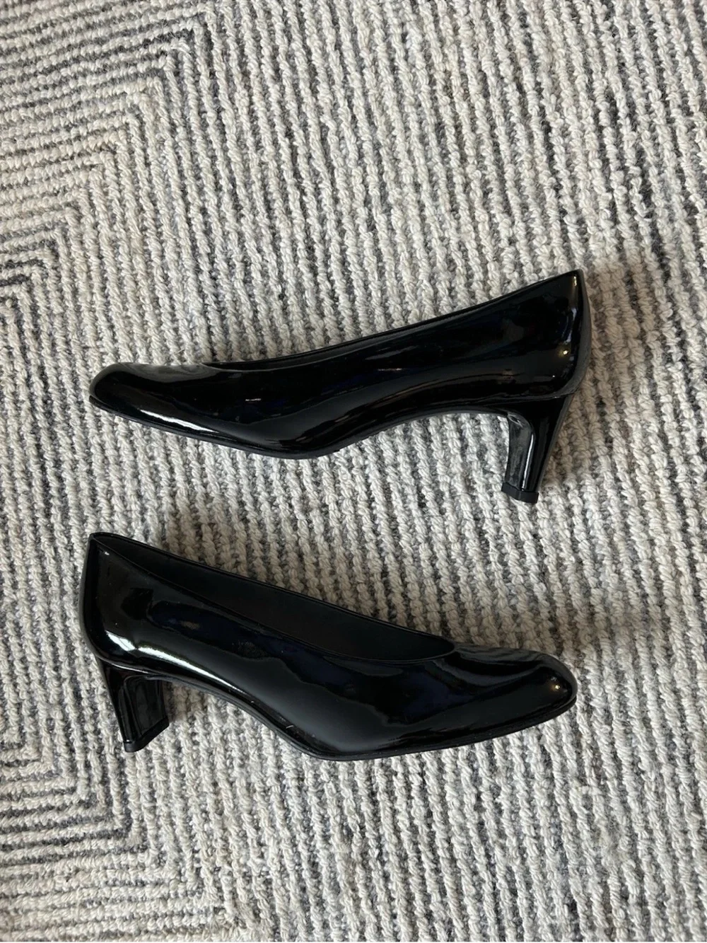 Stuart Weitzman Retro Chicster Patent Leather Pumps Women's Size 7.5 N Black